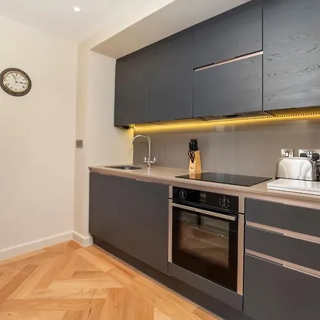 - Hudson Quarter Apartment *