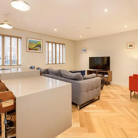 2 Bedroom Apartment At Hudson Quarter Daire *