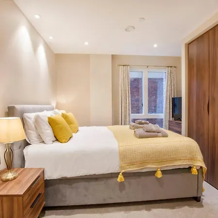 2 Bedroom Apartment At Hudson Quarter *